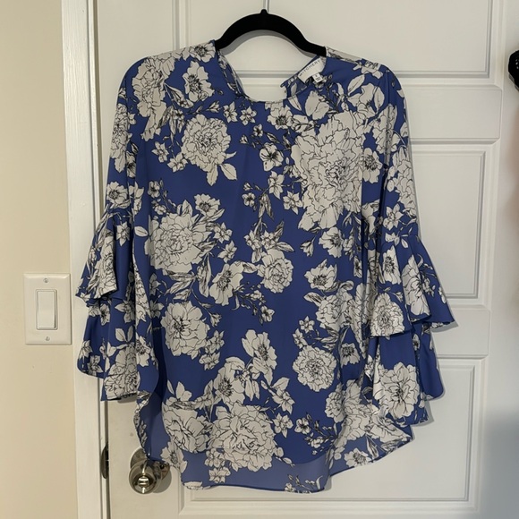 Witchery floral blouse - Picture 1 of 3